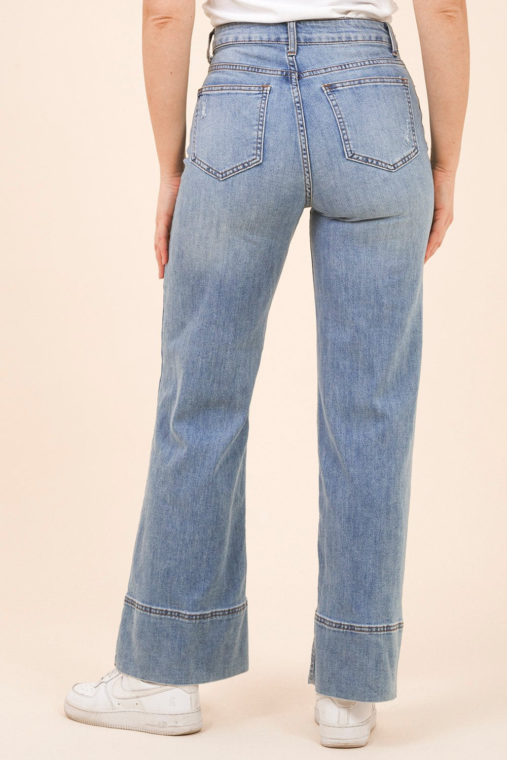 Jeans a Gamba Larga con Risvolto