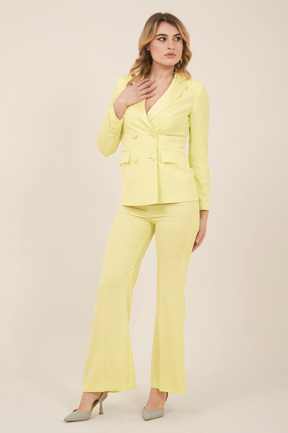 Tailleur Doppio Petto in Crepe con reverse in Satin Shiny Limone