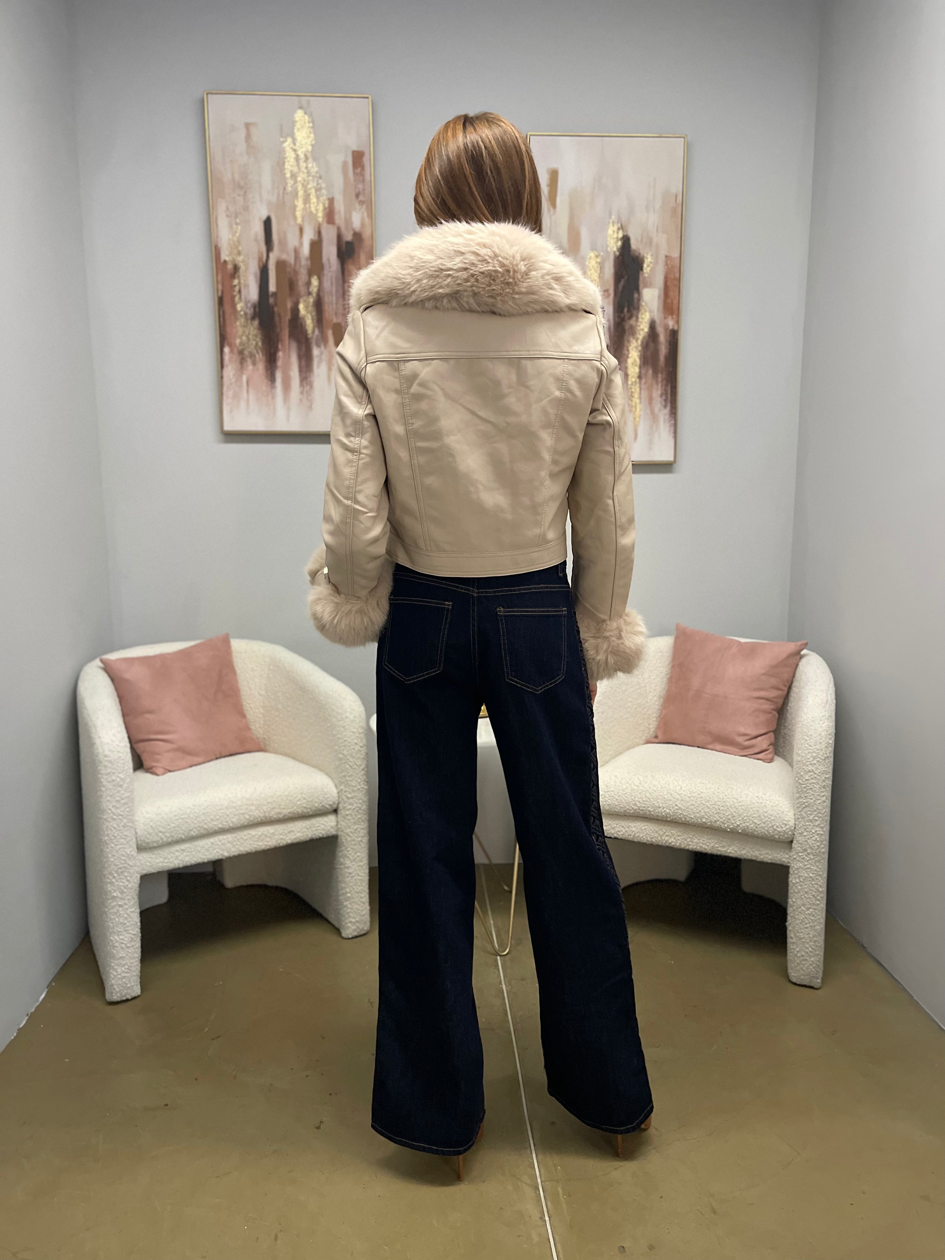 Giubbino Corto in Pelle Vegana con Pelliccia