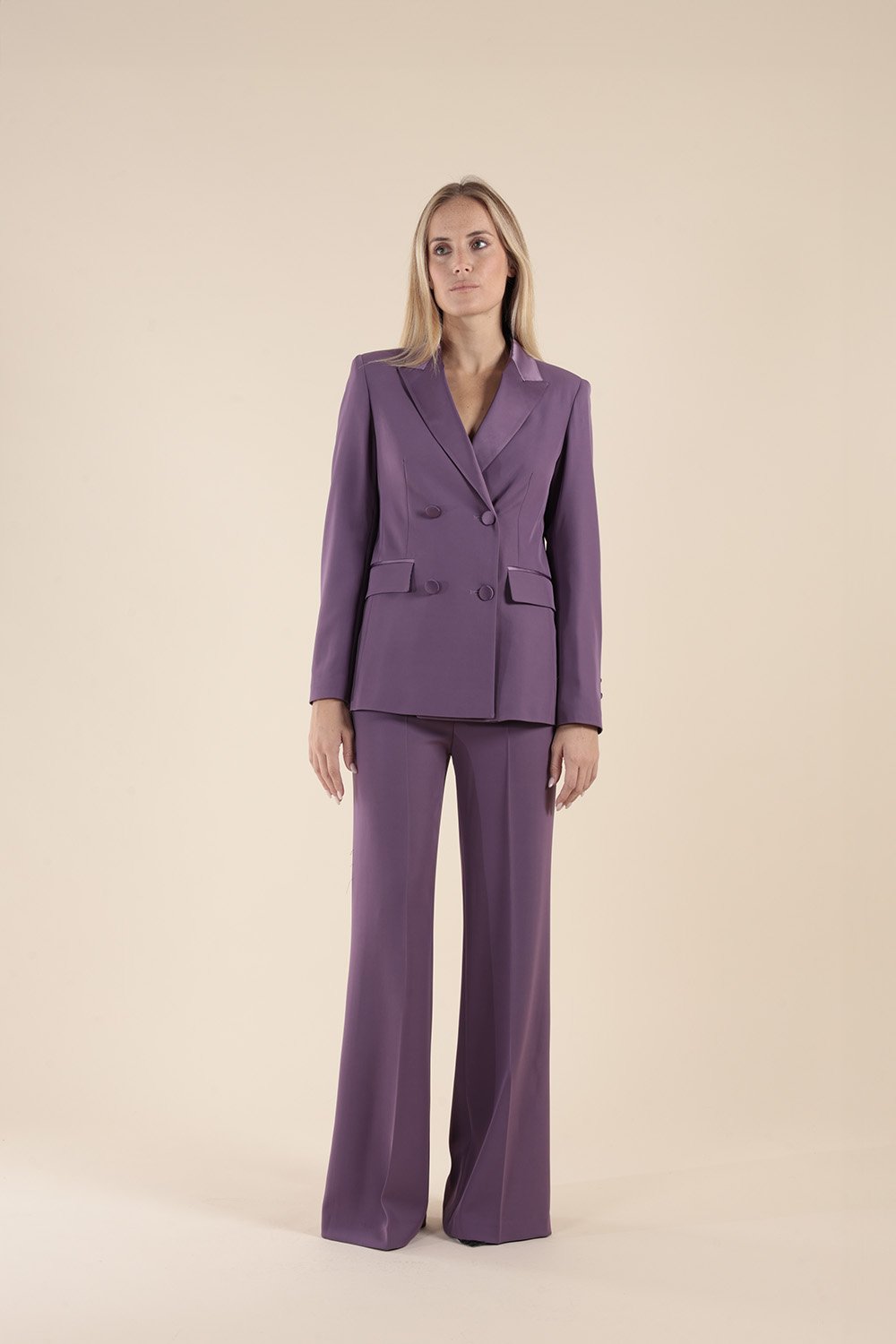Tailleur Doppiopetto con Revers in Raso Berry