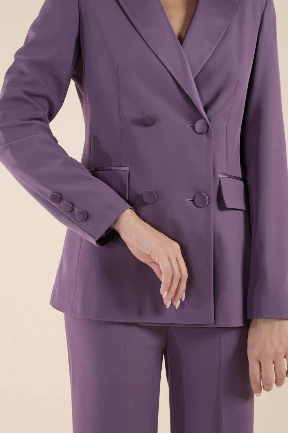 Tailleur Doppiopetto con Revers in Raso Berry