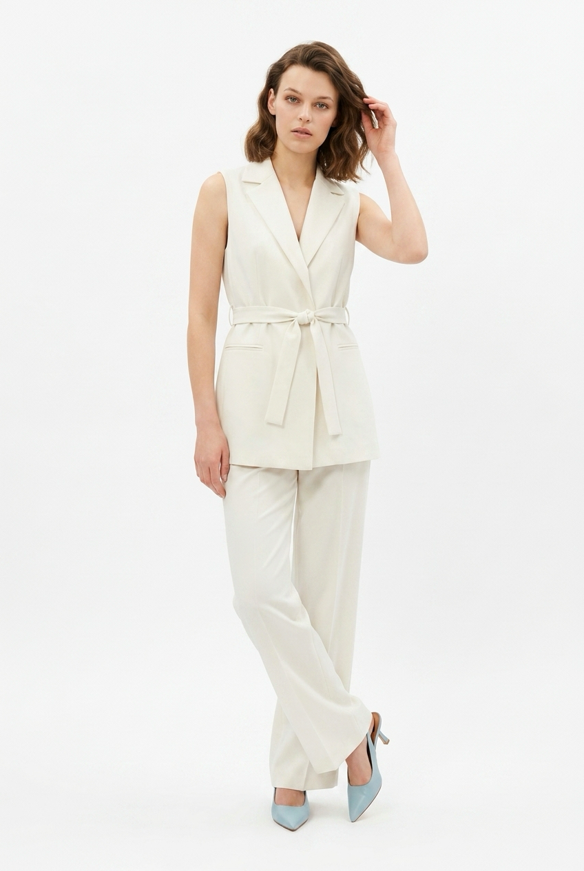 Élégance Suit Set – Tailleur Smanicato con Cintura