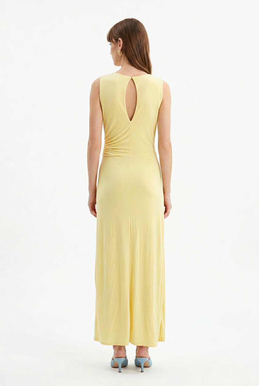 Solea Dress – Abito Midi Drappeggiato con Dettaglio Gioiello