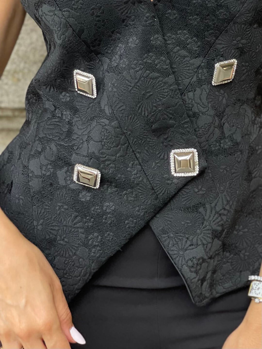 Black jacquard ruffled blazer