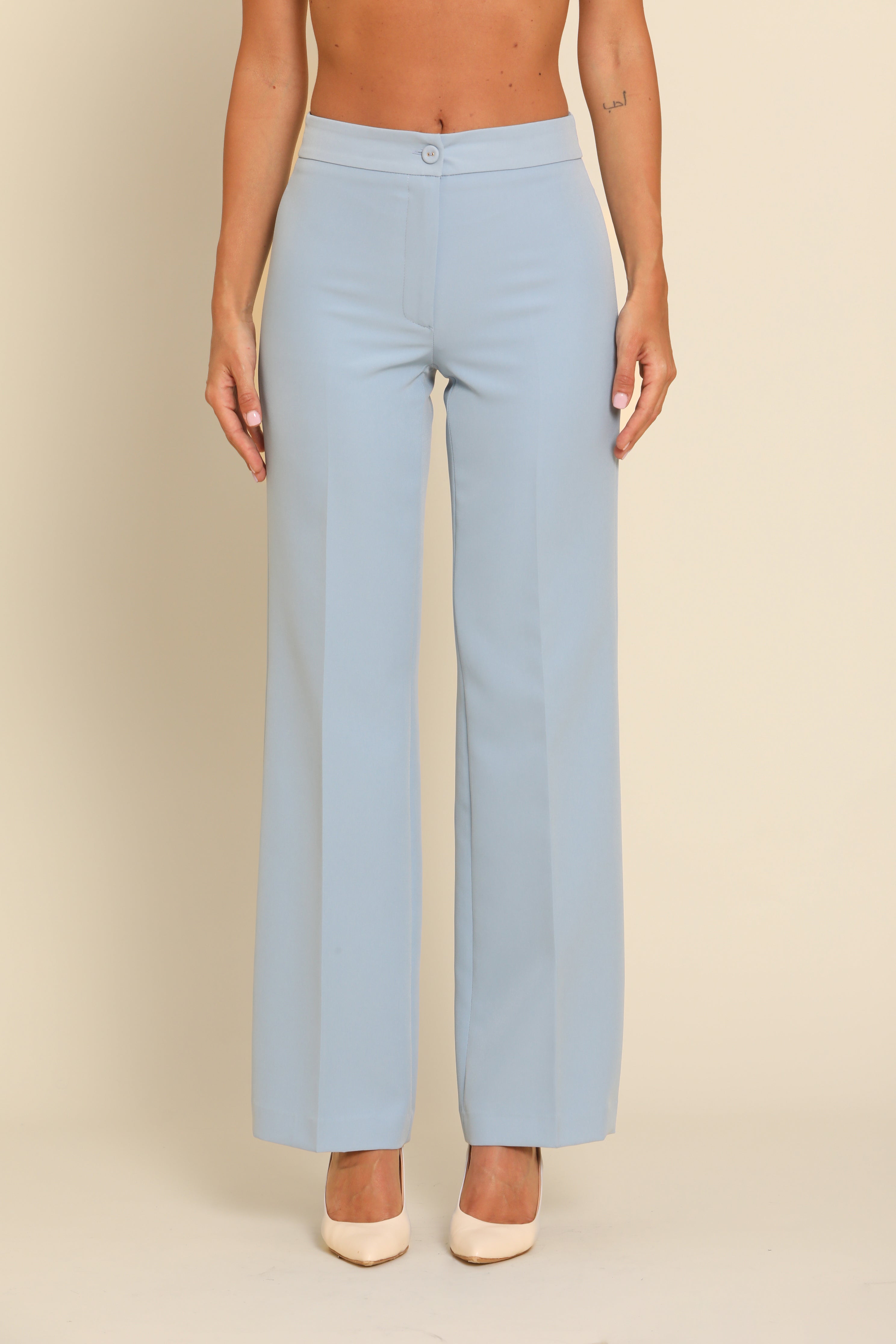 Tailleur in Crepe Smanicato con cintura sul retro in Baby Blue
