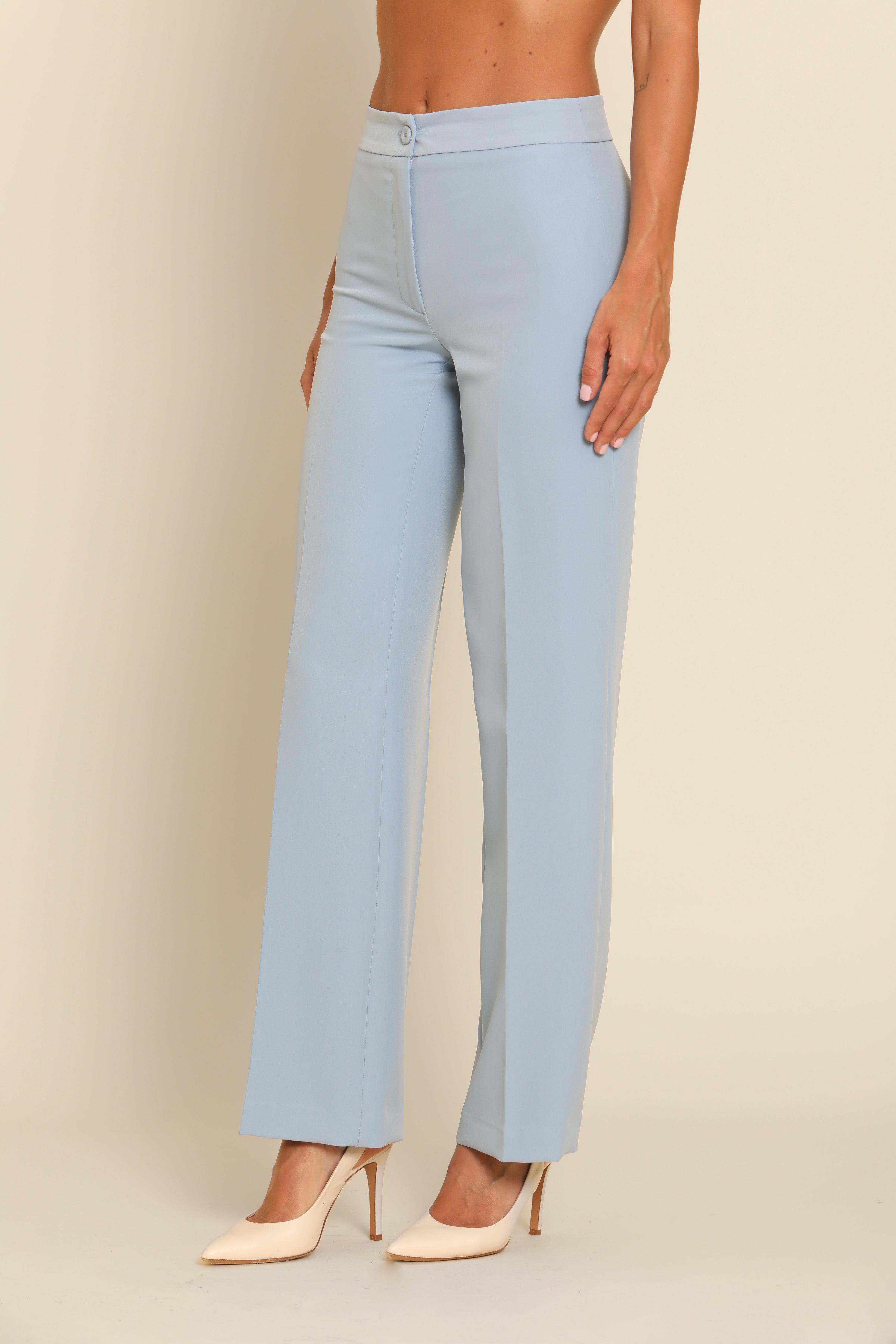 Tailleur in Crepe Smanicato con cintura sul retro in Baby Blue