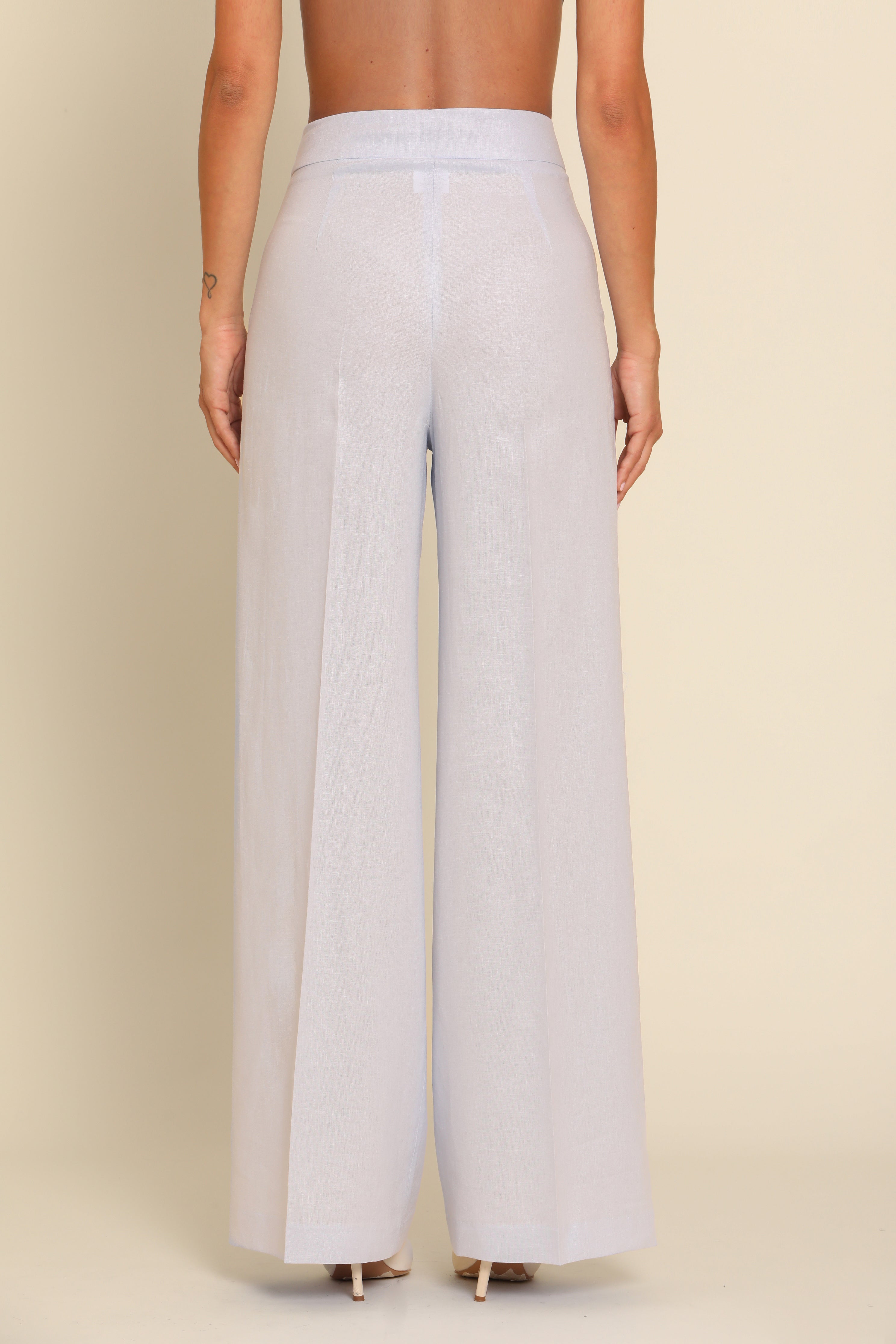 Tailleur Smanicato in Lino con cintura avanti