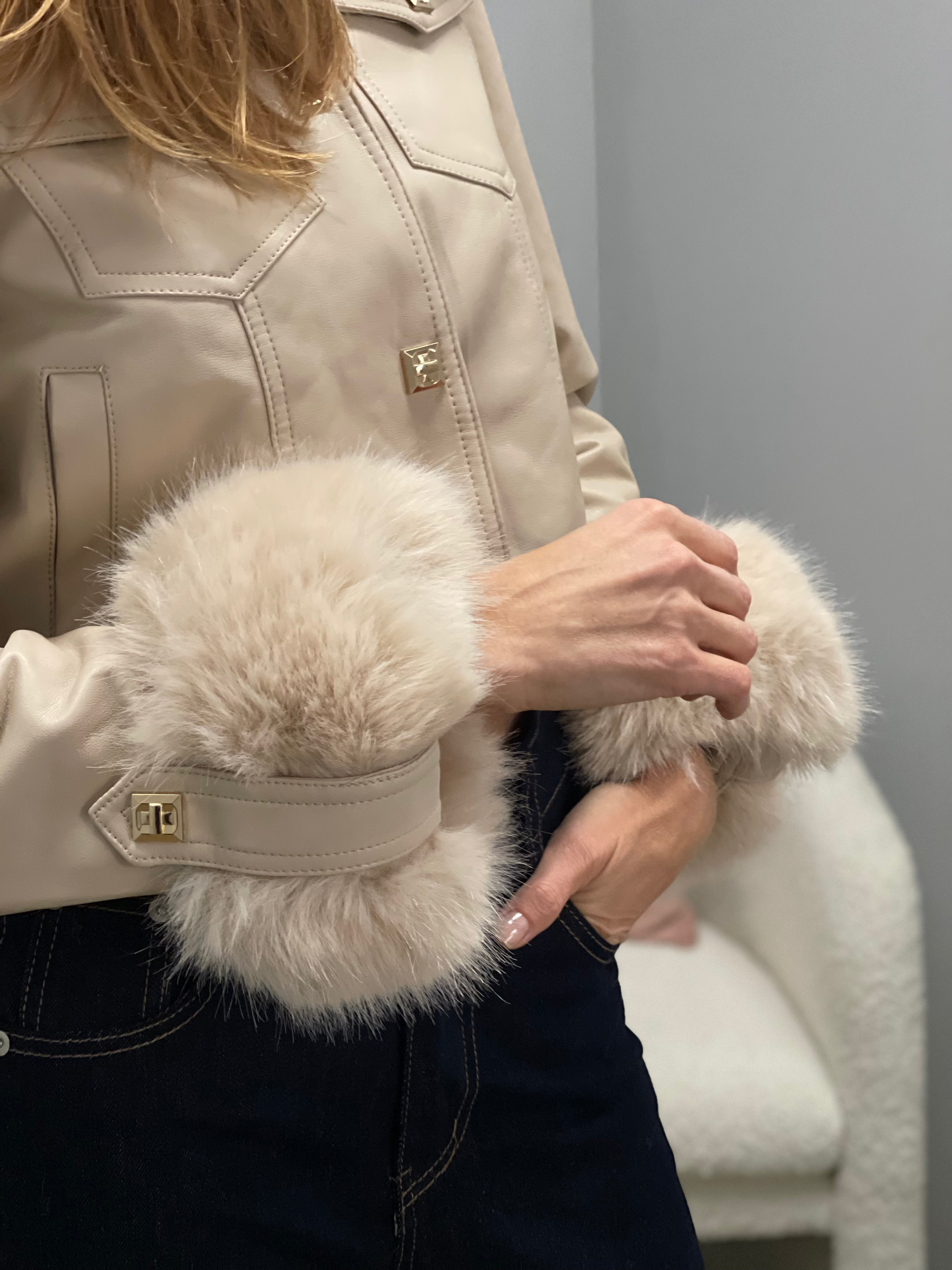 Giubbino Corto in Pelle Vegana con Pelliccia