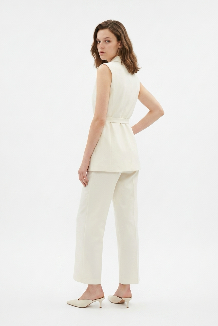 Élégance Suit Set – Tailleur Smanicato con Cintura