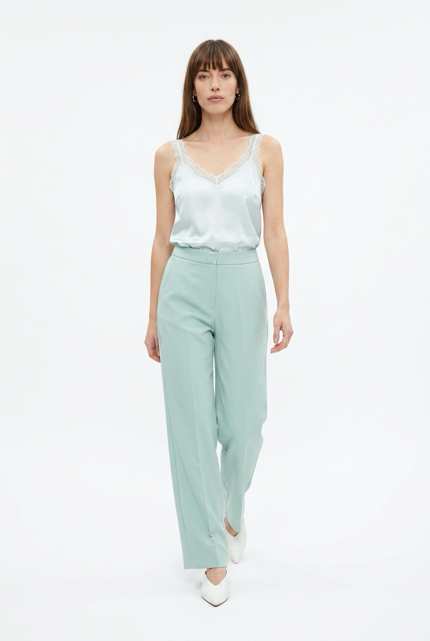 Aqua Silk Top– Top Satinato con Dettagli in Pizzo