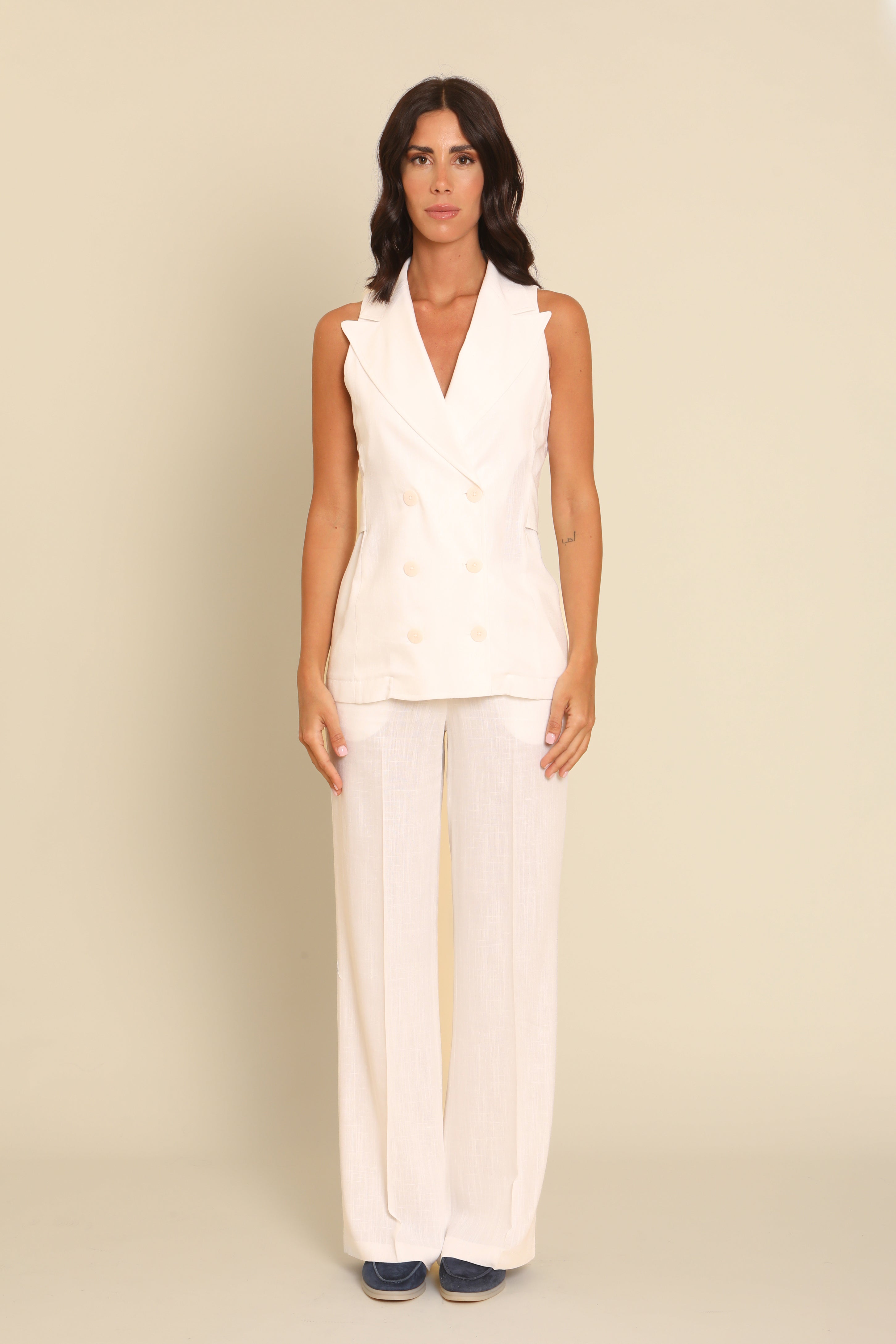 Linen Sleeveless Suit with Belt on the Back