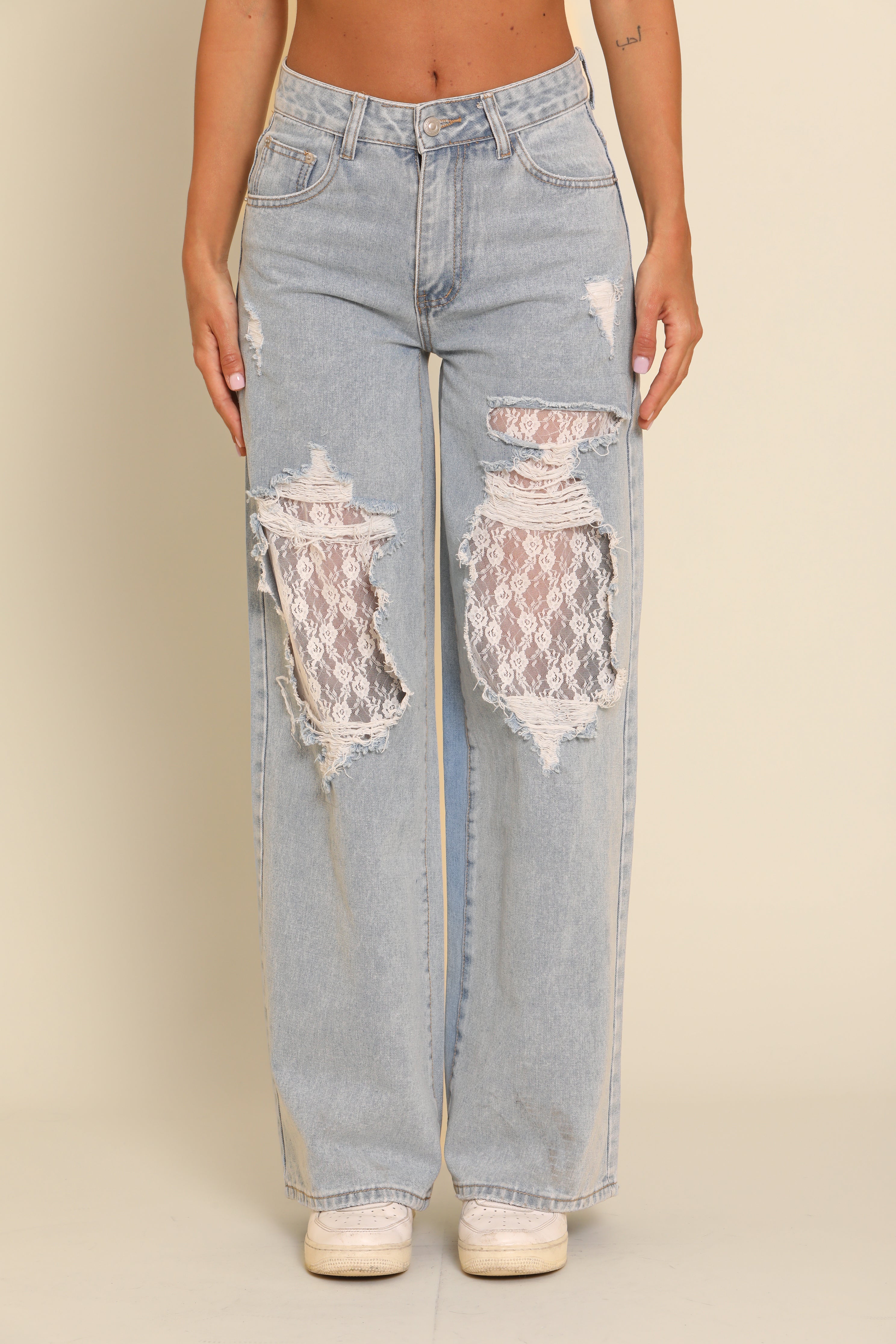 Jeans with white lace details